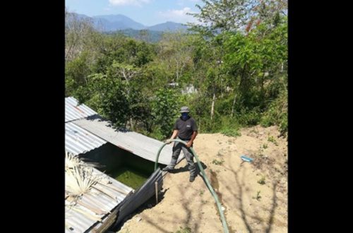 Trabajador de brigadas de la Conagua en Chiapas. Foto tomada del Twitter de @conagua_mx
