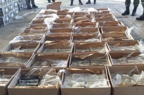 Personal del Cuarto Regimiento de Caballería Motorizado aseguró los 665 paquetes de cocaína. Foto La Jornada