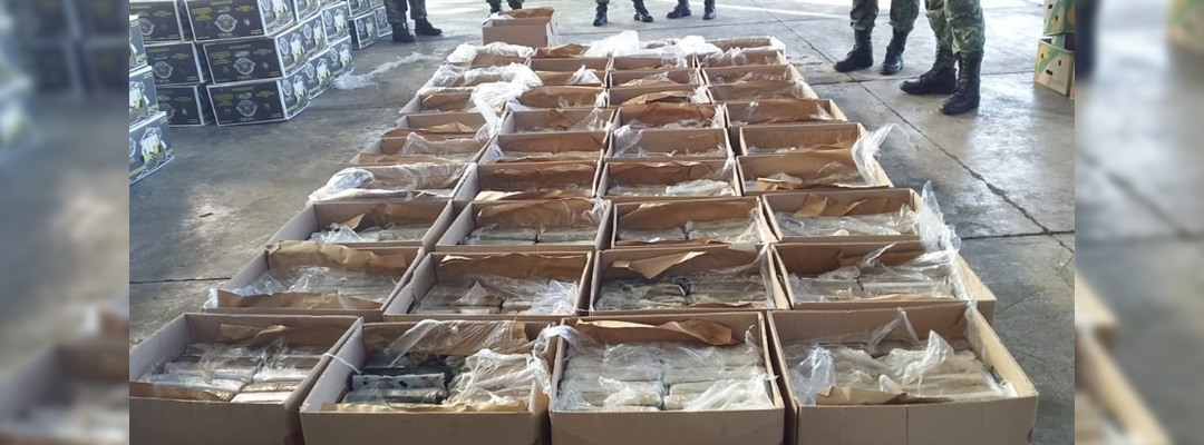Personal del Cuarto Regimiento de Caballería Motorizado aseguró los 665 paquetes de cocaína. Foto La Jornada