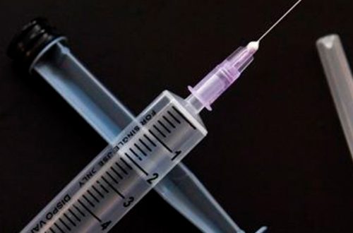 La OMS aprueban que se haya suspendido temporalmente el estudio clínico de la vacuna anticovid de la farmacéutica AstraZeneca. Foto Afp/Archivo