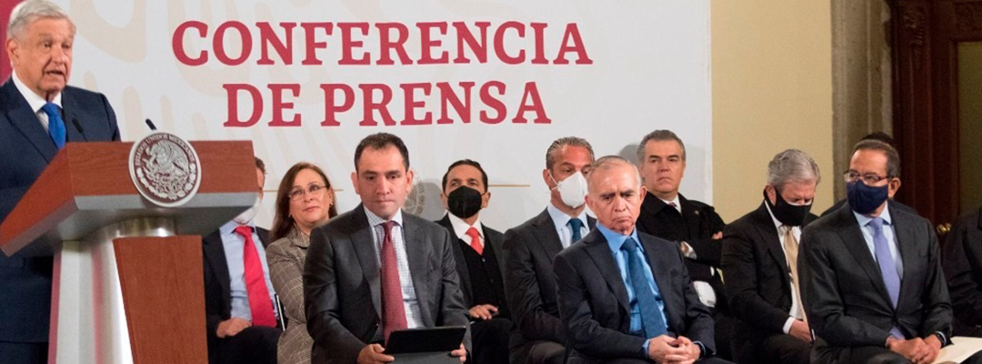El presidente Andrés Manuel López Obrador, funcionarios de su gobierno y empresarios, en el anuncio de un plan conjunto de inversiones, durante la conferencia matutina del 5 de octubre de 2020. Foto Cuartoscuro