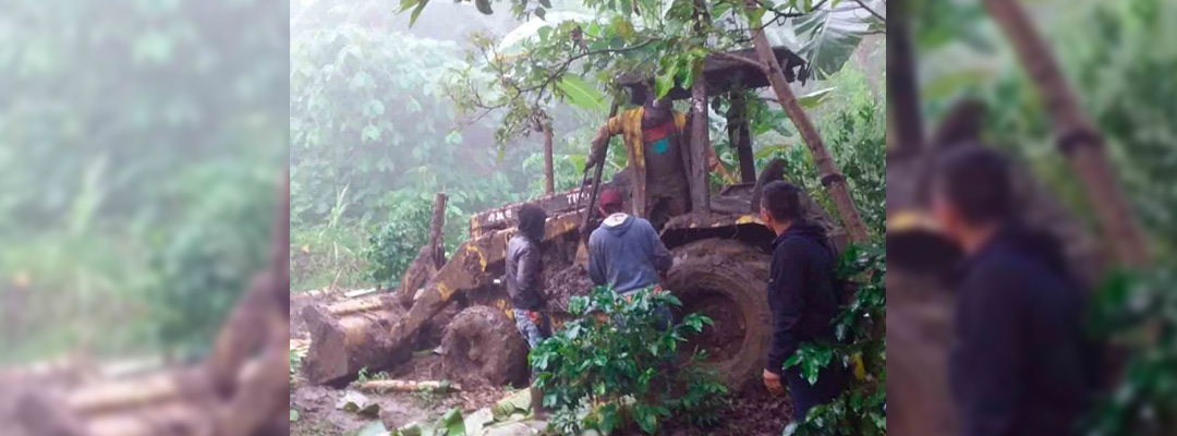 El derrumbe de una montaña en el municipio de Chalchihuitán, 3 personas quedaron atrapadas entre el lodo. Foto: Gaspar Romero