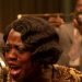 El fallecido actor Chadwick Boseman (izq.) y la actriz Viola Davis (centro, al frente), y Colman Domingo actúan en la cinta ‘La Madre del Blues’. Foto Netflix vía Ap