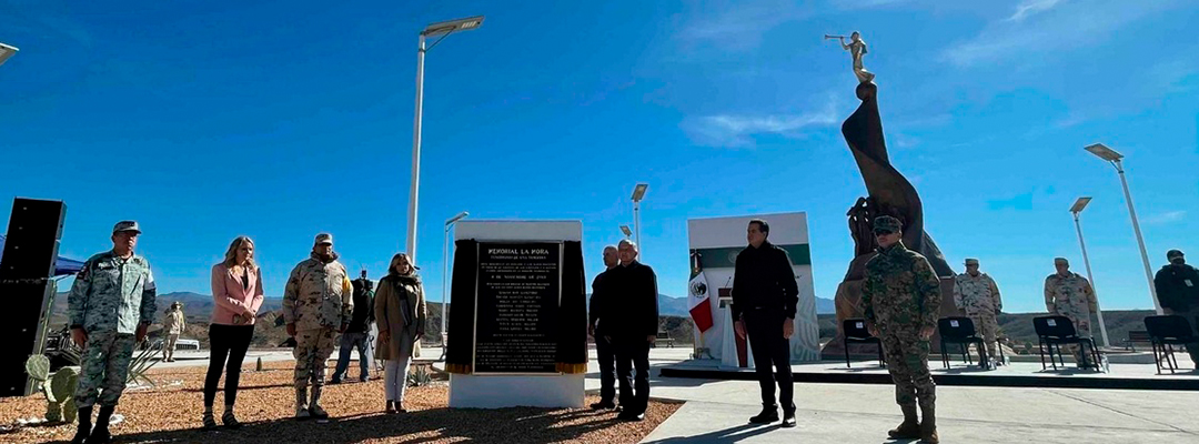 El presidente Andrés Manuel López Obrador encabezó la inauguración de la Plaza Memorial “La Mora”, en la localidad del mismo nombre en honor a las víctimas de la masacre ocurrida en noviembre de 2019. Foto cortesía Presidencia