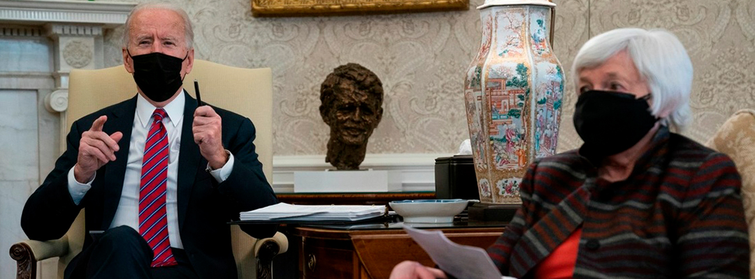 El presidente de Estados Unidos, Joe Biden y la secretaria del Tesoro, Yanet Yellen en la Oficina Oval de la Casa Blanca, en Washington, el 29 de enero de 2021. Foto Ap