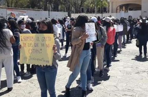 Jóvenes se manifestaron en Chiapas para exigir justicia por el asesinato de Mariana Sánchez Dávalos, pasante de medicina. Foto ‘La Jornada’ / Archivo