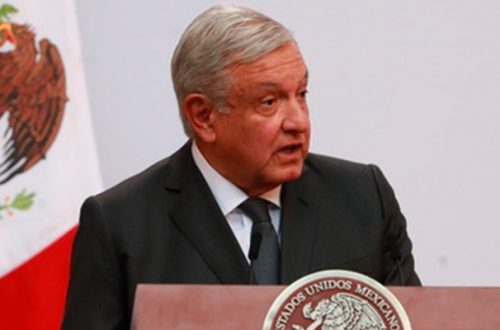 El presidente López Obrador convocó a los gobernadores a ser respetuosos de los procesos electorales en sus entidades. Foto Luis Castillo