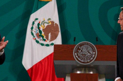 El presidente de México, Andrés Manuel López Obrador, y su homólogo de Bolivia, Luis Alberto Arce, durante la conferencia matutina presidencial, en Palacio Nacional, en la Ciudad de México, el 24 de marzo de 2021. Foto Cuartoscuro