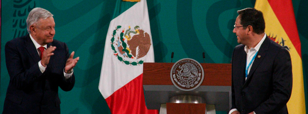 El presidente de México, Andrés Manuel López Obrador, y su homólogo de Bolivia, Luis Alberto Arce, durante la conferencia matutina presidencial, en Palacio Nacional, en la Ciudad de México, el 24 de marzo de 2021. Foto Cuartoscuro