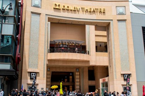 La entrada del Teatro Dolby en Hollywood Boulevard el día de la ceremonia de entrega de los Premios de la Academia, conocidos como ‘Oscars’, el 25 de abril de 2021. Foto Afp