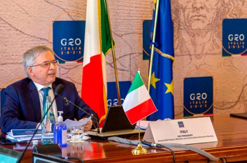 Reunidos por videoconferencia, el G20 de las Finanzas decidió "extender la suspensión del pago de la deuda de los países más pobres hasta finales de 2021", anunció el ministro italiano de Economía, Daniele Franco, el 7 de abril de 2021. Foto Ministerio de Finanzas de Italia vía Afp