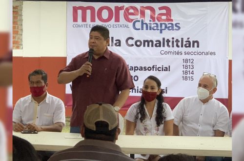 Militantes de Morena en Chiapas acusaron a su dirigente estatal Ciro Sales Ruiz de intervenir en la selección de candidatos. Foto @CiroSalesOF