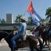 En abril pasado, miles salieron a las calles de la ciudad de Santa Clara, Cuba, para demandar el fin del bloqueo estadunidense. Foto Afp / Archivo