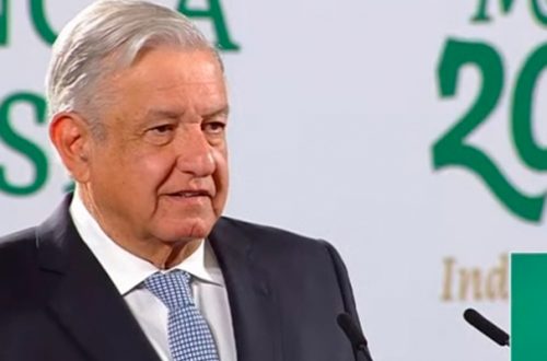 El presidente López Obrador, durante su conferencia matutina de este lunes 24 de mayo, desde Palacio Nacional. Foto tomada de la transmisión en vivo