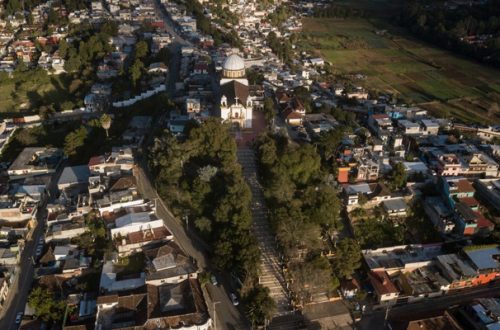 El desabastecimiento llegó al centro de San Cristóbal de las Casas (en la imagen), La Almolonga, Peje de Oro y el pozo Santa María. Foto Cuartoscuro / Archivo