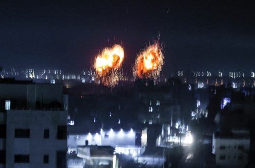 En imagen del 16 de junio, fuerzas israelíes bombardean la ciudad de Gaza. Foto Afp / Archivo