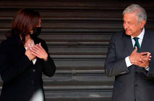 La vicepresidenta de Estados Unidos, Kamal Harris y el presidente de México, Andrés Manuel López Obrador en Palacio Nacional. Foto Cristina Rodríguez