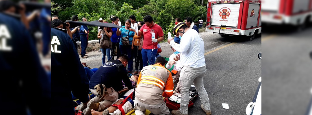 Los lesionados reportados como graves fueron trasladados en un helicóptero para su atención en Tuxtla Gutiérrez, informó la Secretaría de Protección Civil de Chiapas, el 11 de junio de 2021. Foto La Jornada