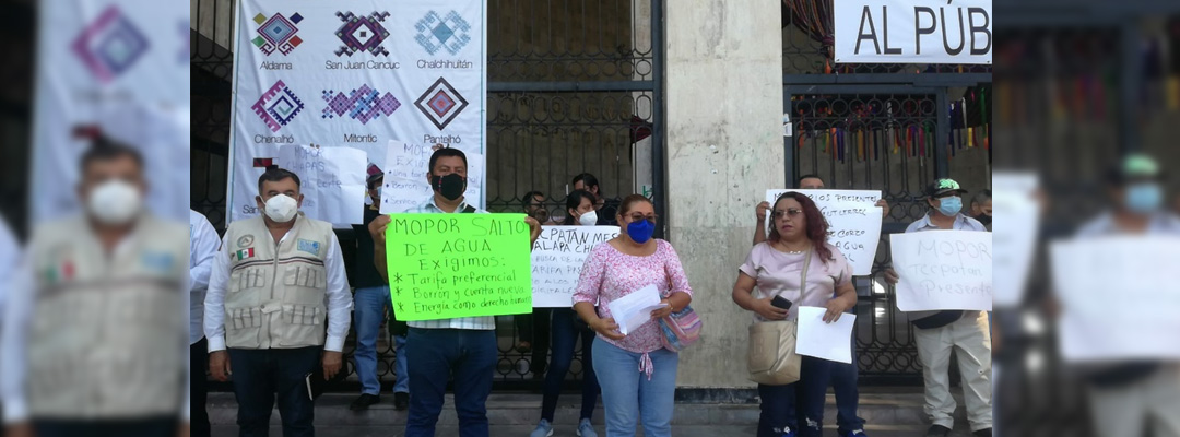 Organizaciones realizaron una protesta frente al Congreso de Chiapas para exigir condonación de adeudos de energía eléctrica, el 19 de agosto de 2021. Foto La Jornada