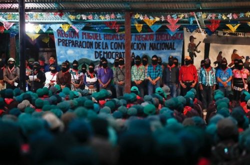La comandancia del EZLN y bases de apoyo. Foto Víctor Camacho / Archivo