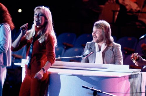 (De Izq. a der.) Anni-Frid Lyngstad, Agnetha Foltskog, Benny Andersson y Bjorn Ulvaeus, mejor conocidos como ABBA, durante una presentación en la Asamblea General de las Naciones Unidas, en Nueva York, durante la grabación del especial de NBC-TV ‘El concierto de Música para UNICEF’, el 9 de enero de1979. Foto Ap