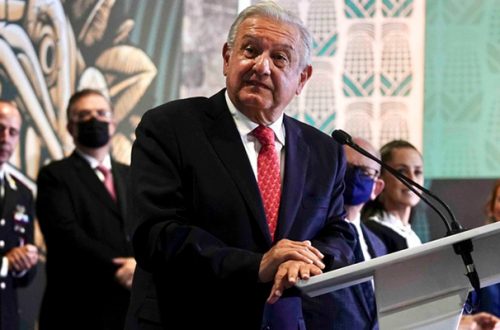 El presidente López Obrador, durante la inauguración de la exposición 'La grandeza de México' acompañado de varios integrantes de su gabinete, el 27 de septiembre de 2021. Foto cortesía Presidencia