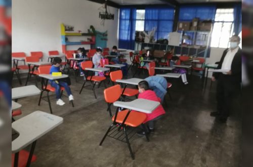 La primaria Josefa Ortiz de Domínguez arrancó clases presenciales con el 25% de alumnos con estrictos protocolos sanitarios. Foto Elio Henríquez