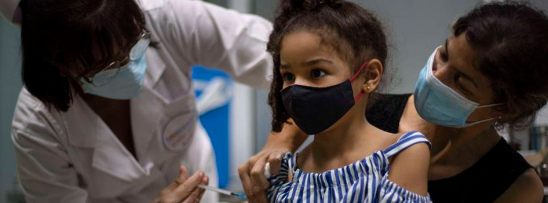 El gobierno fijó como requisito la vacunación de los menores para reabrir las escuelas.Foto/Reuters