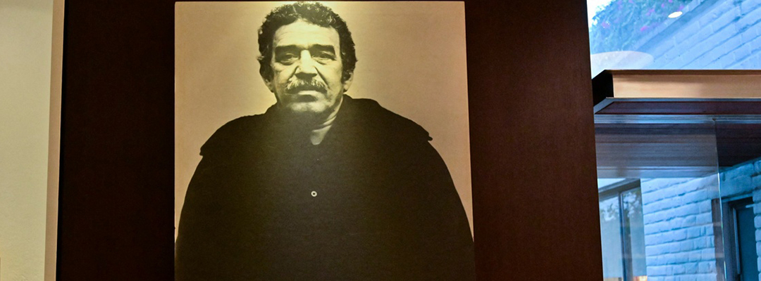 Un retrato del fallecido escritor colombiano y Premio Nobel de Literatura, Gabriel García Márquez, en su estudio en la Ciudad de México, el 18 de octubre de 2021. Foto Afp