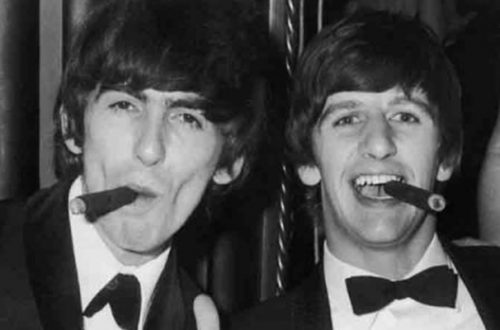 Los Beatles estaban grabando "Hey Jude" en ese momento.