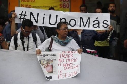 Periodistas y comunicadores marchan en calles de CDMX contra la violencia ejercida sobre compañeros del gremio. Foto Víctor Camacho/Archivo