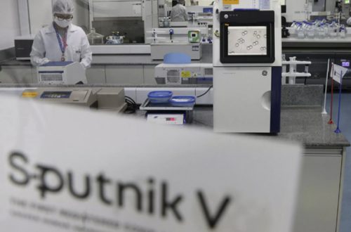Laboratorio de producción de la vacuna Sputnik V en la ciudad de Brasilia, Brasil. Foto Ap / archivo