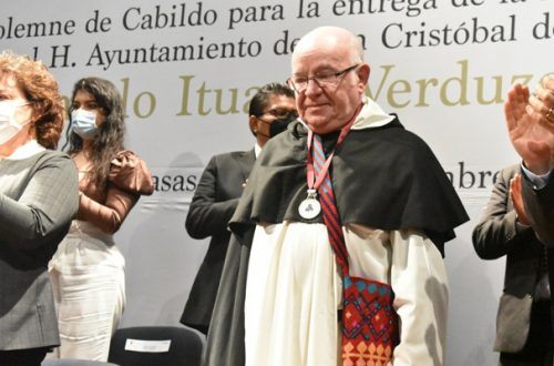El sacerdote Gonzalo Itaurte durante la ceremonia. Foto Elio Henríquez.
