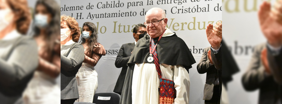 El sacerdote Gonzalo Itaurte durante la ceremonia. Foto Elio Henríquez.