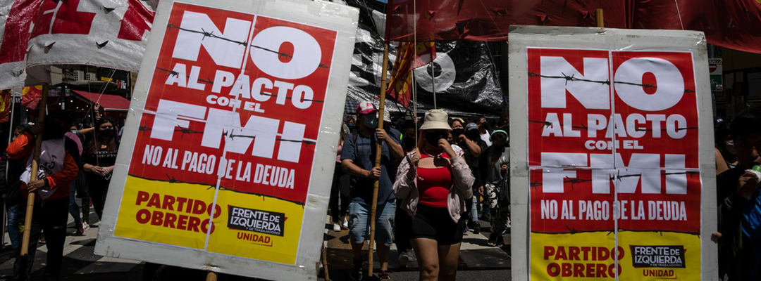 Argentina mantiene tenso diálogo con el FMI para renegociar la deuda de 40 mmdd. Foto Ap