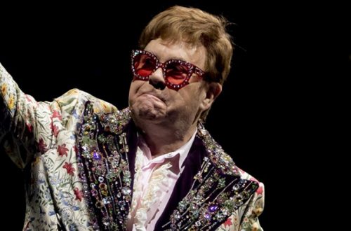 Elton John reanudó su gira 'Farewell Yellow Brick Road' en Nueva Orleans después de una pausa de casi dos años, el 19 de enero de 2022. Foto Ap