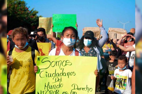 Migrantes durante la manifestación del albergue Belén rumbo a las oficinas de Regularización Migratorio, en Chiapas. Foto: Cuartoscuro
