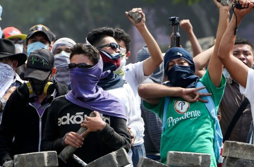 Opositores al gobierno de Daniel Ortega en Nicaragua protestan en la revuelta social de 2018. Foto Ap/Archivo