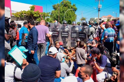Migrantes haitianos y africanos protestaron en Tapachula, donde exigieron transitar por territorio mexicano sin tener una audiencia de por medio. Foto: Cuartoscuro
