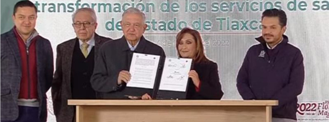 El presidente López Obrador, la gobernadora de Tlaxcala y los titulares de la Secretaría de Salud y el IMSS firman convenio. Foto: Especial