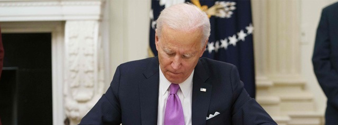 El presidente de Estados Unidos, Joe Biden, promulga la Ley Emmett Till, que tipifica como crimen de odio los linchamientos. Foto Afp/Archivo
