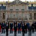 El presidente de Francia, Emmanuel Macron, y los líderes de la Unión Europea posan para una fotografía en el Palacio de Versalles, cerca de París, antes de la cumbre de líderes de la UE para discutir las consecuencias de la invasión de Rusia en Ucrania, el 10 de marzo de 2022. Foto Afp
