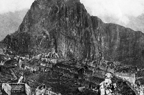 Vista panorámica de Machu Picchu, captada en 1912 por el arqueólogo Hiram Bingham. Foto Wikimedia Commons