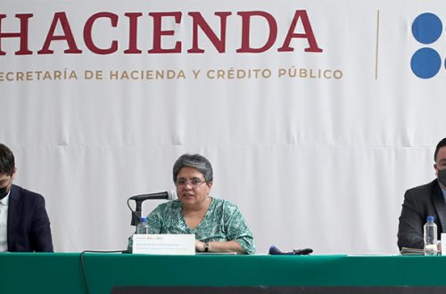 Raquel Buenrostro, jefa del Servicio de Administración Tributaria, durante la conferencia de hoy. Foto José Antonio López