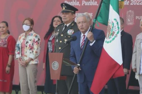 El presidente López Obrador durante el desfile conmemorativo de la batalla de Puebla, el 5 de mayo de 2022. Foto José Antonio López