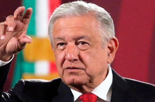 El presidente de México, Andrés Manuel López Obrador, durante su conferencia matutina en Palacio Nacional, en la Ciudad de México, el 16 de mayo de 2022. Foto Cristina Rodríguez