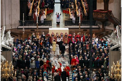 Miembros de la realiza durante el Servicio Nacional de Acción de Gracias por el reinado de Isabel II en la Catedral de San Pablo en Londres, el 3 de junio de 2022. Foto Afp