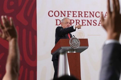El Presidente de México, Andrés Manuel López Obrador, durante su conferencia matutina en Palacio Nacional, en la Ciudad de México, el 9 de junio de 2022. Foto Luis Castillo