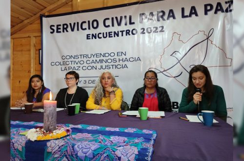 Organizaciones civiles se reunieron en San Cristóbal de las Casas para abordar mecanismos que fortalezcan la paz en Chiapas. Foto Elio Henríquez