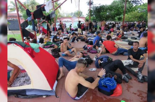 Los migrantes esperan obtener el Formato Múltiple. Foto: Gaspar Romero